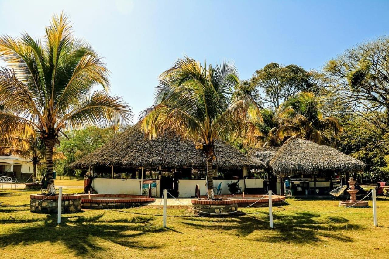 טמאסופו Hotel Y Restaurante El Texano מראה חיצוני תמונה